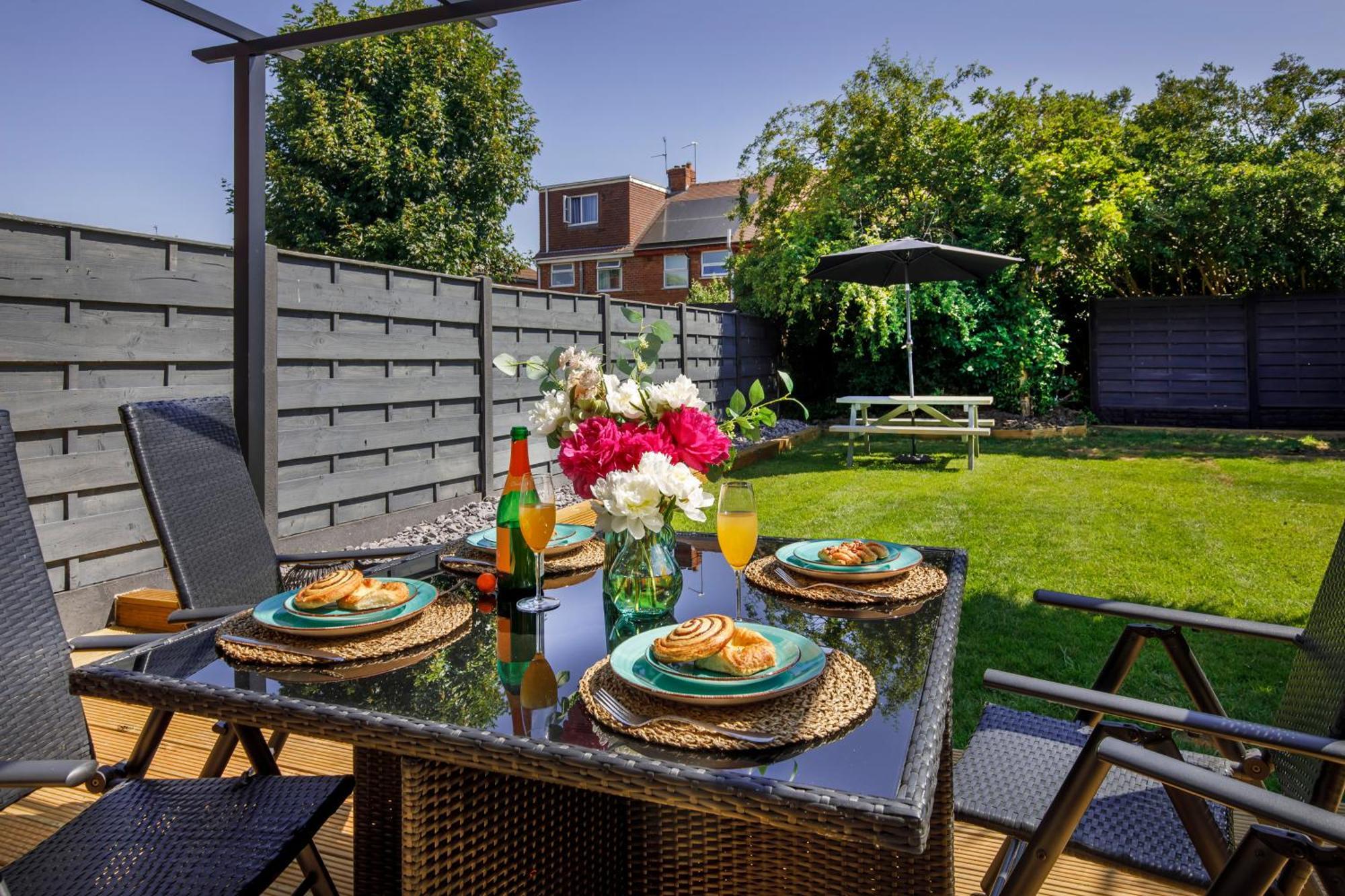 The Dodsworth Modern 4 Bedroom House, Sleeps 8 Йорк Экстерьер фото