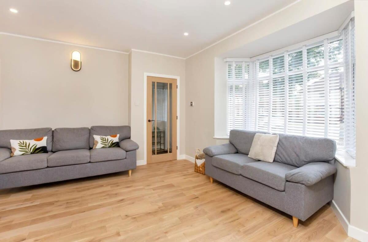 The Dodsworth Modern 4 Bedroom House, Sleeps 8 Йорк Экстерьер фото