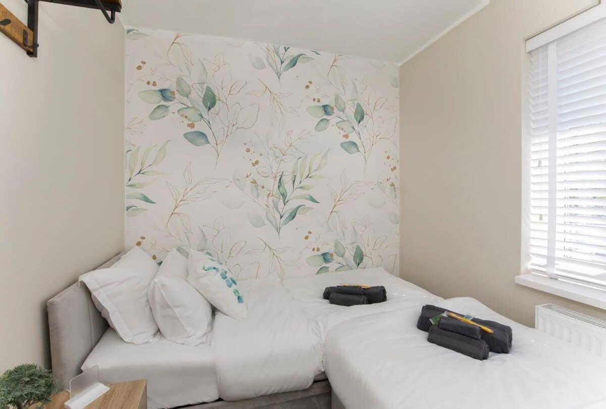 The Dodsworth Modern 4 Bedroom House, Sleeps 8 Йорк Экстерьер фото