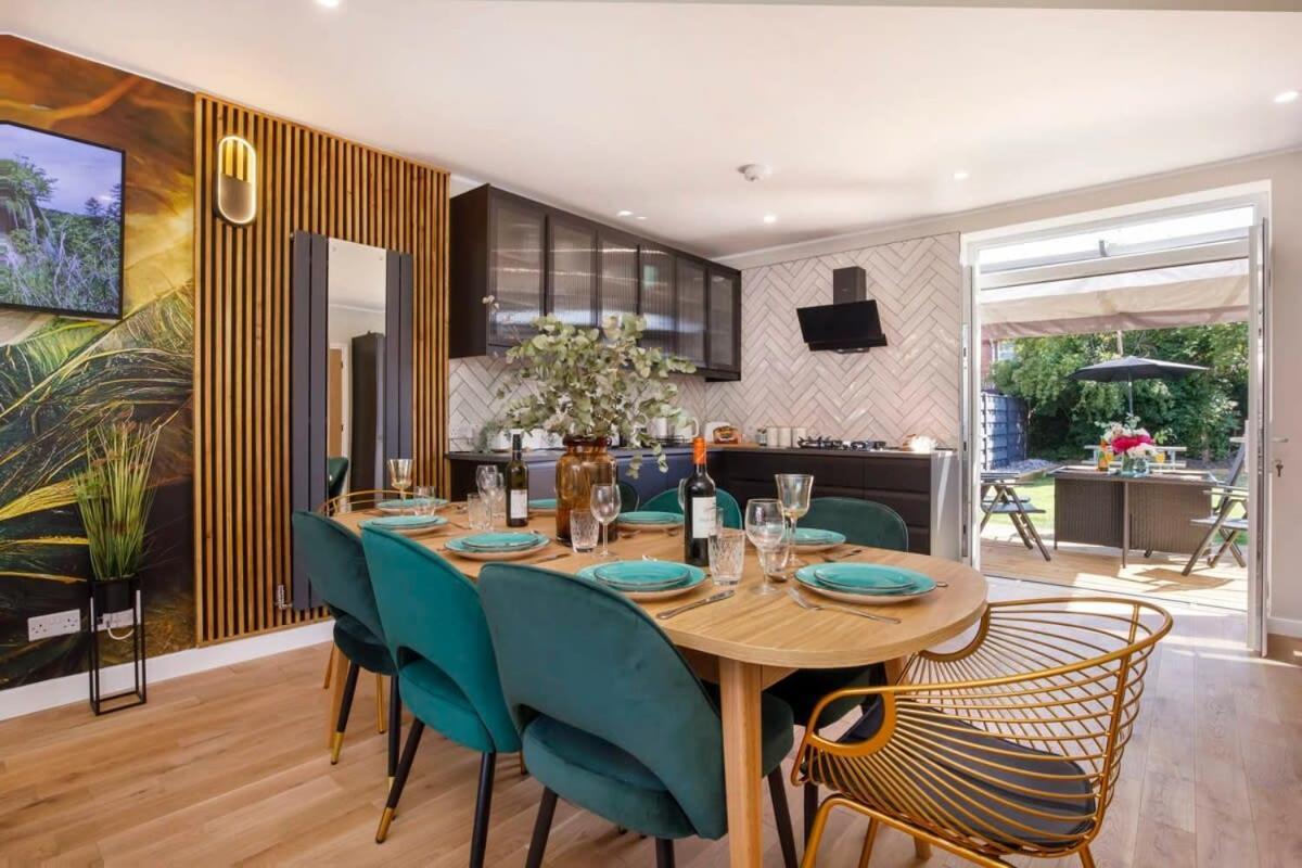 The Dodsworth Modern 4 Bedroom House, Sleeps 8 Йорк Экстерьер фото