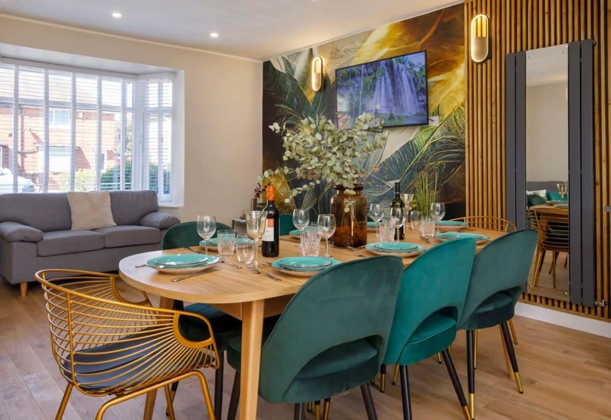 The Dodsworth Modern 4 Bedroom House, Sleeps 8 Йорк Экстерьер фото