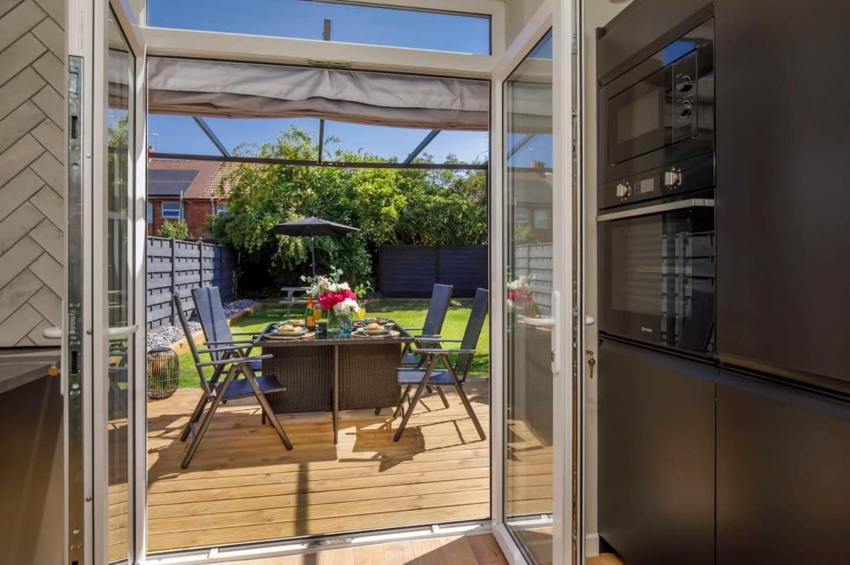 The Dodsworth Modern 4 Bedroom House, Sleeps 8 Йорк Экстерьер фото